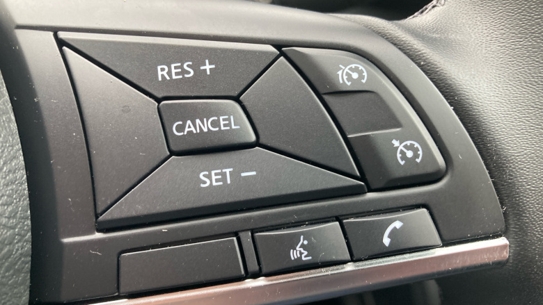 Nissan Juke 1.0 DiG-T N-Connecta 5dr Petrol Hatchback